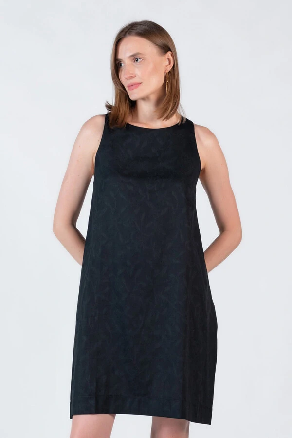 Vestido amplo com texturas