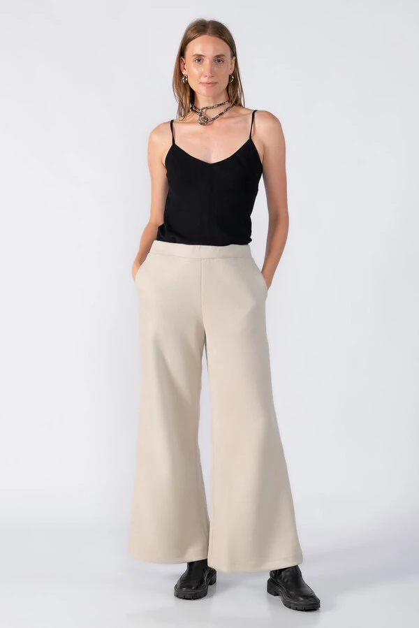 Calca pantalona em suede com bolsos
