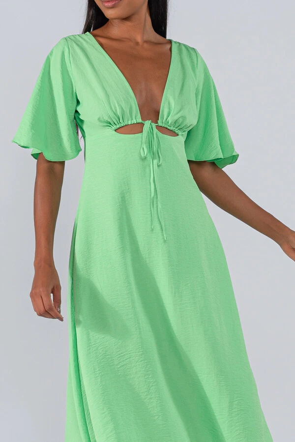 Vestido detalhe recorte no busto