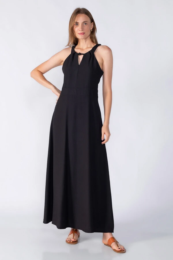 Vestido longo com detalhe no decote