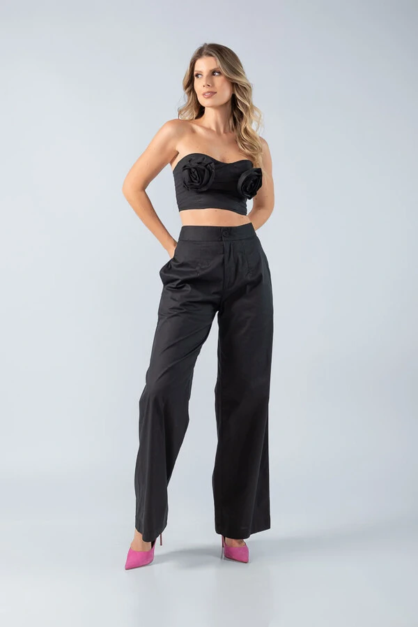 Top cropped tqc em algodao detalhe flor