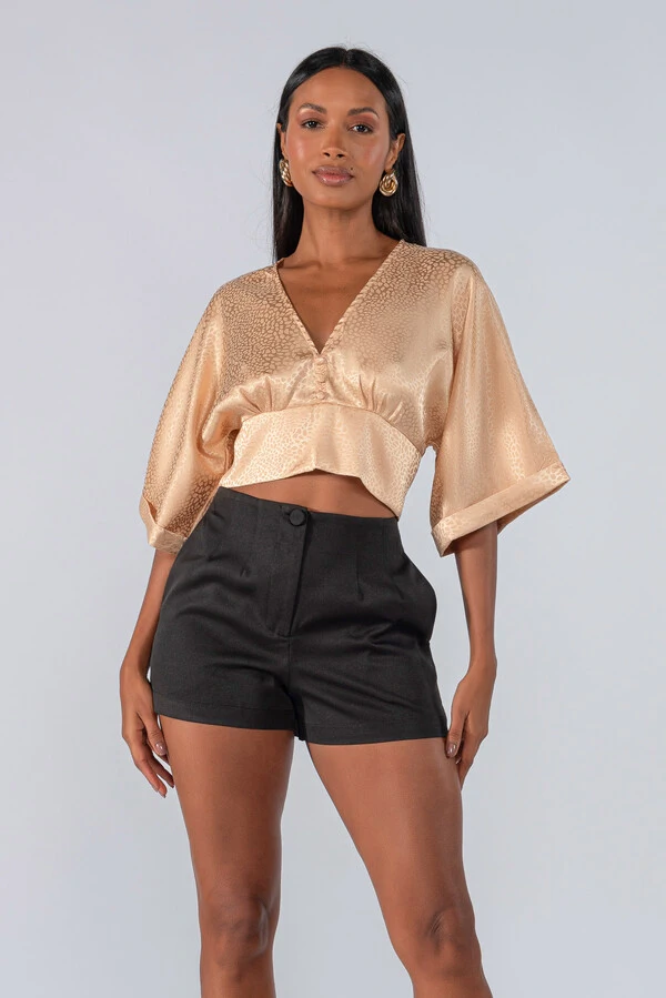 Blusa cropped gola v acetinada
