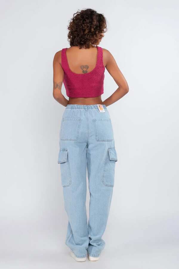 Blusa teddy cropped sem mangas