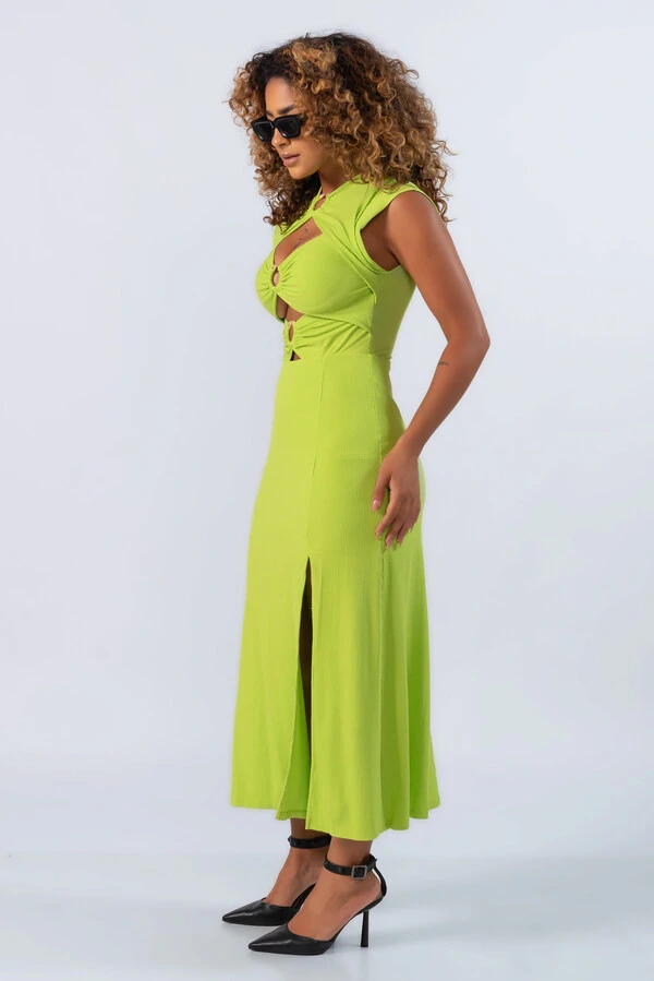 Vestido midi canelado com decote