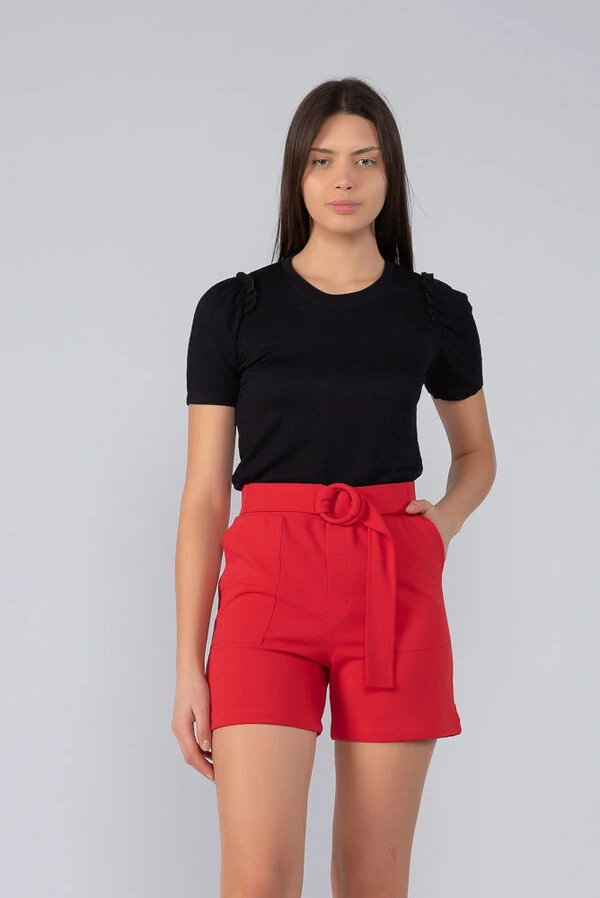 Shorts crepe liso detalhe cinto e bolsos