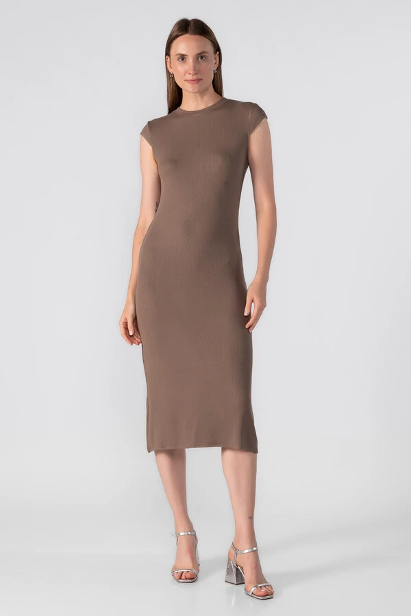 Vestido midi canelado basico