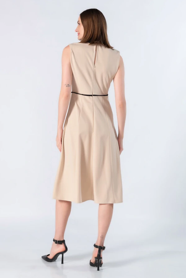 Vestido midi em poliester gola classica