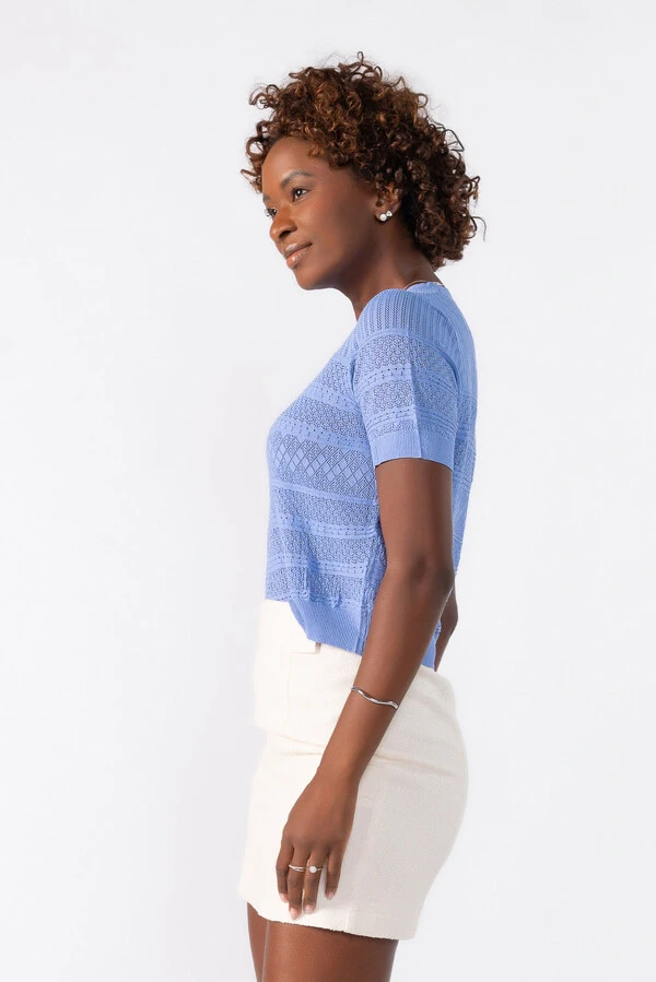 Blusa curta de tricot trabalhado