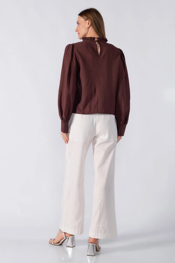 Blusa com babado e manga bufante