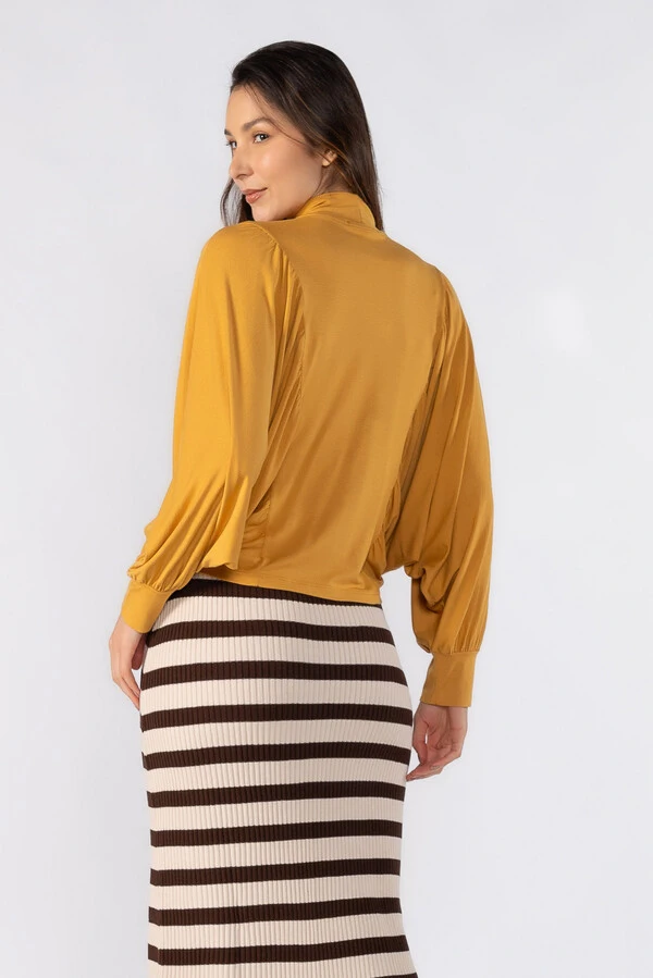 Blusa manga morcego com detalhe franzido
