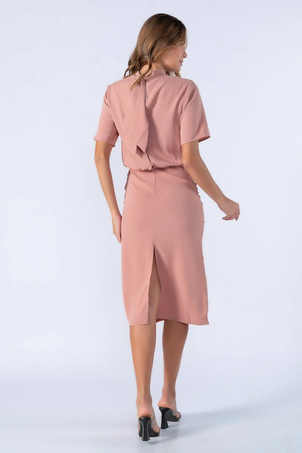 Vestido midi franzido decotado