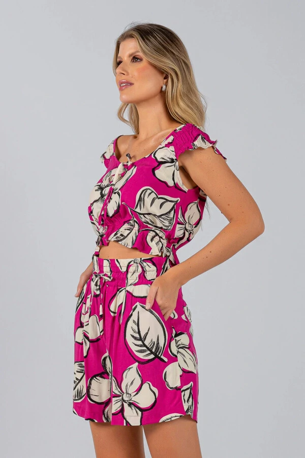 Blusa cropped viscose estampa gloral lastex na manga