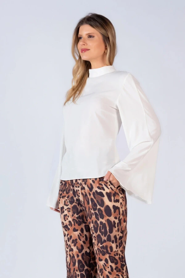Camisa aberta nas costas em poliester