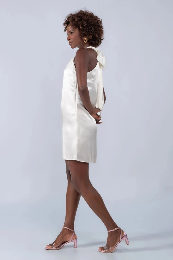 Vestido curto cetim com detalhe laco