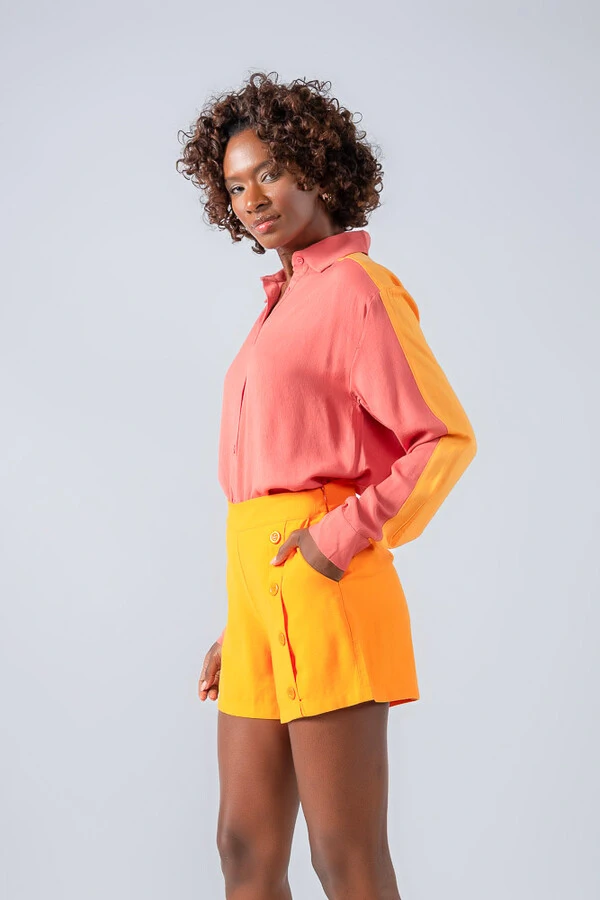 Shorts em viscose detalhe botoes ziper lateral