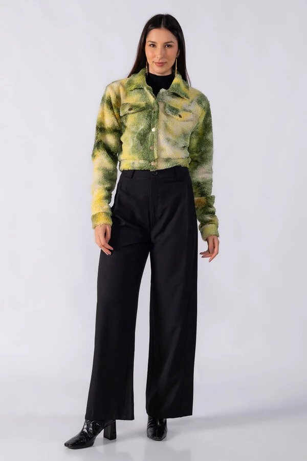 Jaqueta cropped teddy com botoes