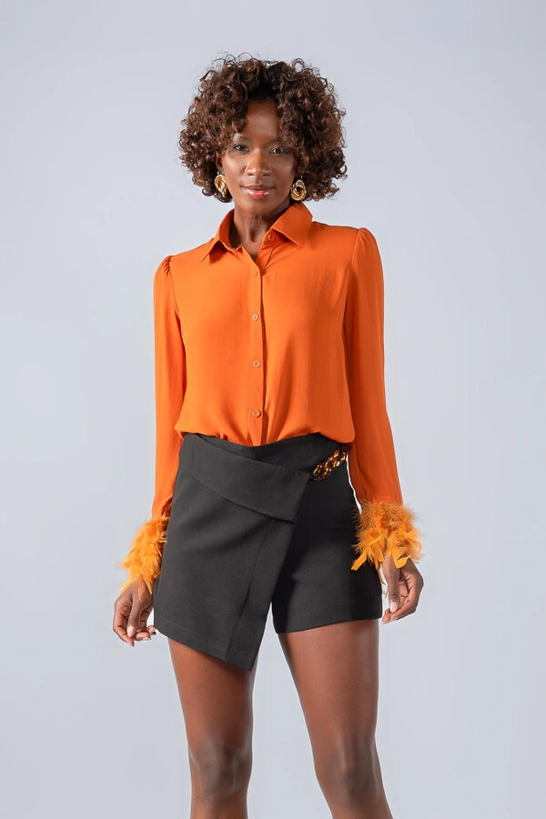 Shorts saia alfaiataria detalhe cos
