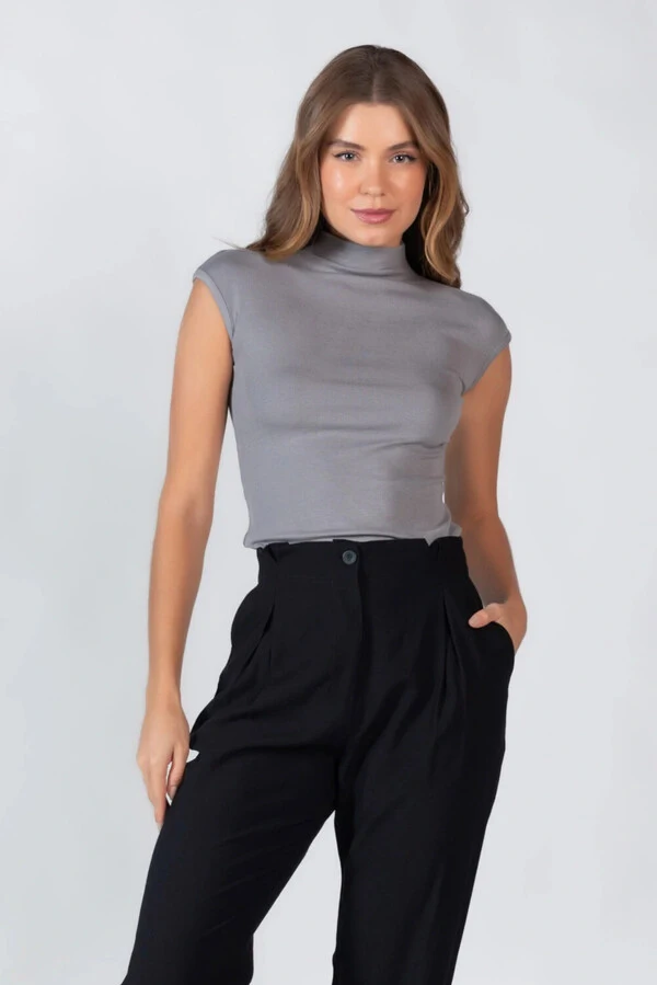 Blusa gola alta canelada