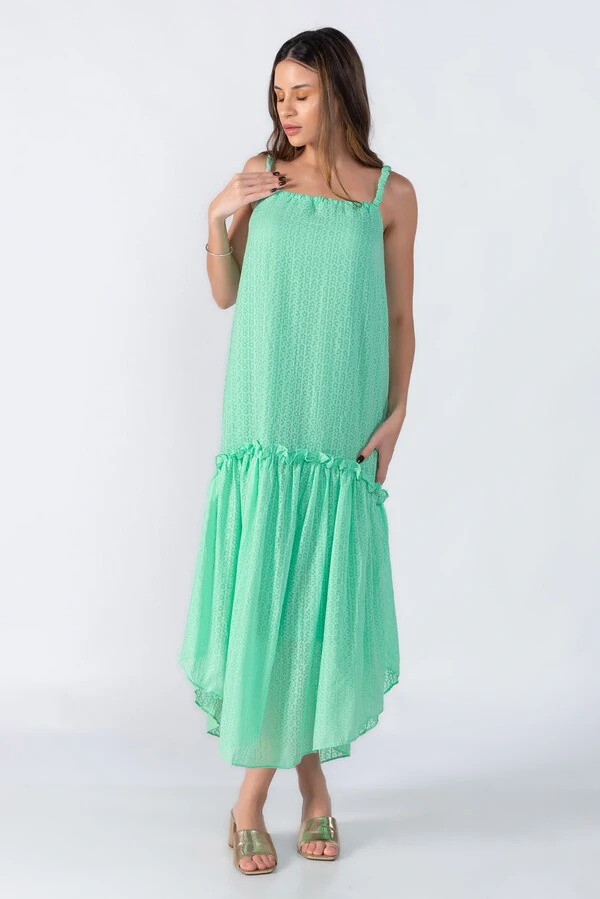Vestido amplo alongado com babado