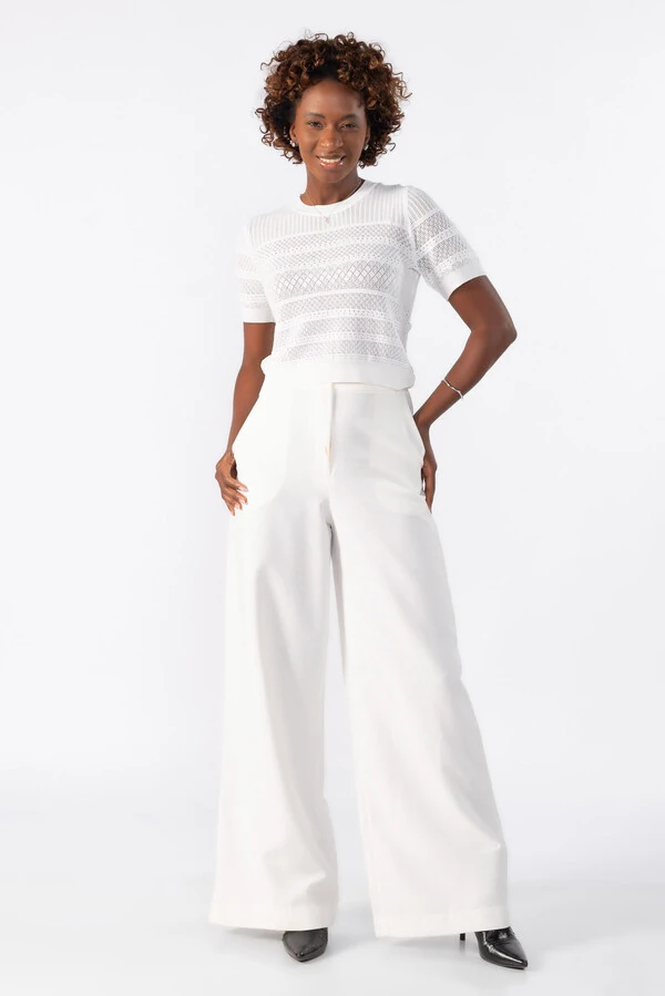 Blusa curta de tricot trabalhado