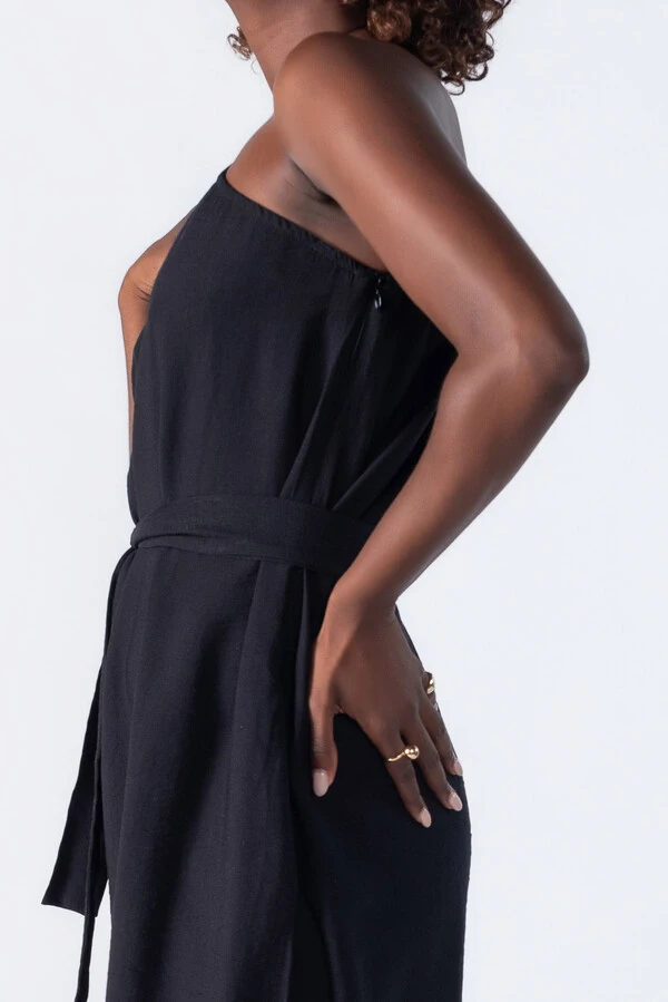 Vestido midi um ombro amplo