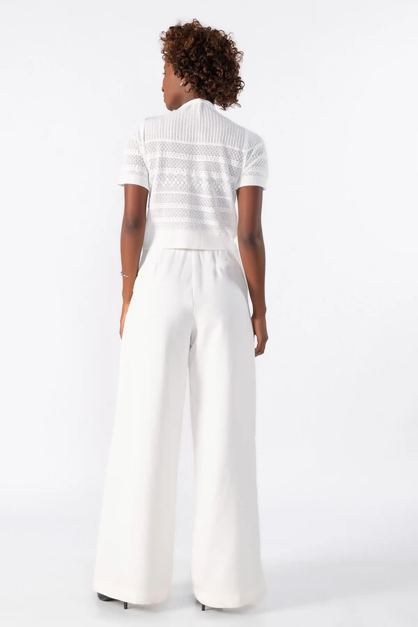 Blusa curta de tricot trabalhado