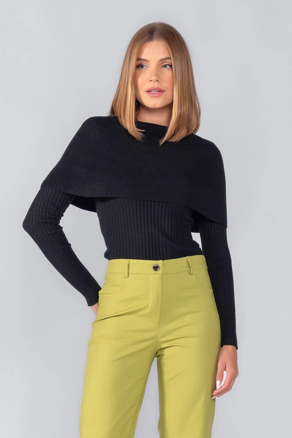 Blusa tricot gola ampla manga longa