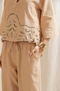 Calça Bordada Lillia