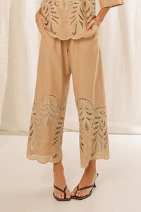 Calça Bordada Lillia