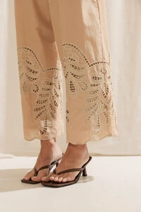 Calça Bordada Lillia