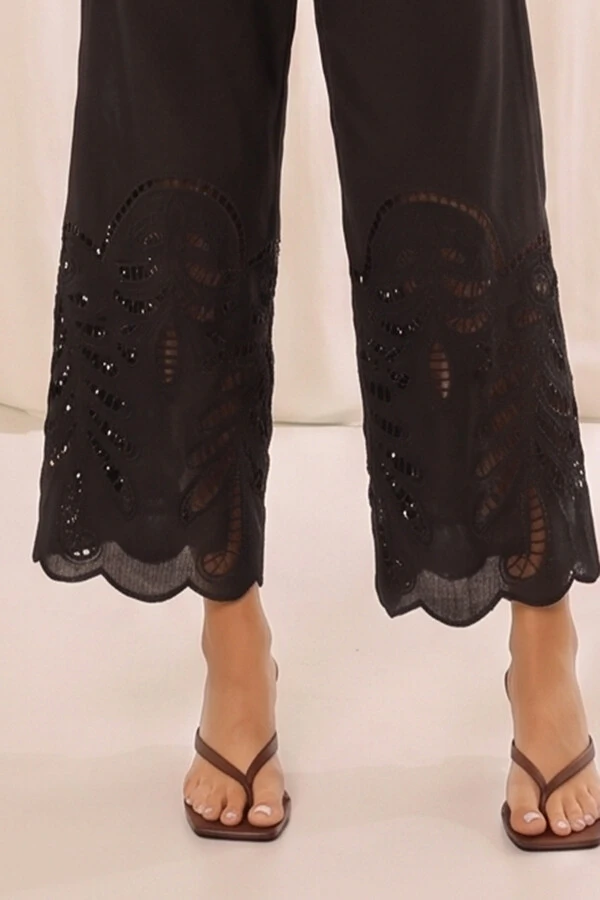 Calça Bordada Lillia