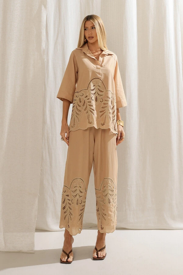 Calça Bordada Lillia