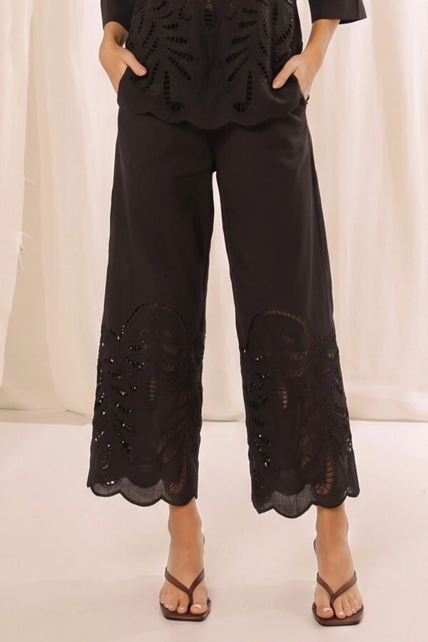 Calça Bordada Lillia