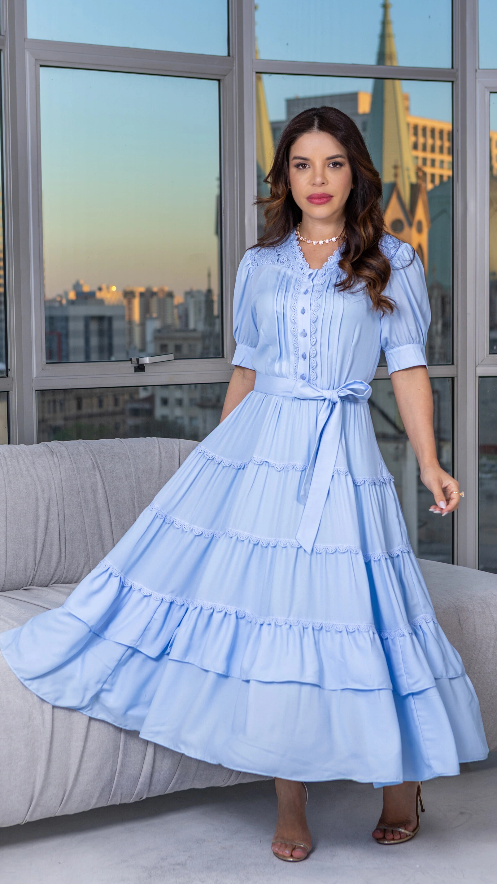 Foto Vestido Max Midi Nany com Renda e Babados Coral e Azul