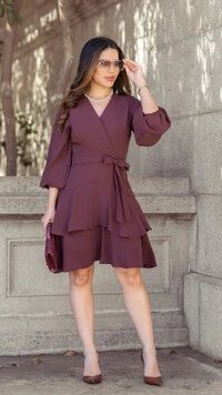 Vestido Curto Geométrico Lisbela Crepe Decote Transpassado