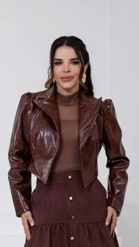 Jaqueta Queila Cropped Marrom em Couro PU com Botões