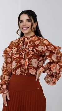 Camisa Constança em Crepe com Botões Funcionais Vinho