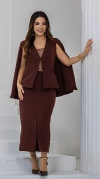 Blusa Capa Samy em Alfaiataria com Fechamento por Botão