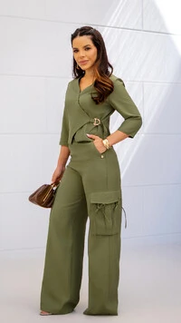 Calça Cargo Jopie em Viscose com Bolsos Laterais