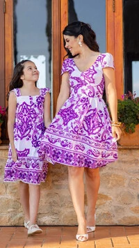 Vestido Curto Floral Roxo Danila Silk Span Decote U