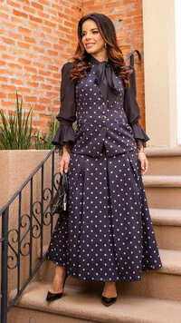 Conjunto Saia Olivia em Alfaiataria com Colete e Saia Max Midi Poá Preto