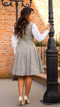 Vestido Curto Nádia em Tweed com Saia de Pregas Verde