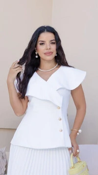Blusa Manga Curta Alfaiataria Cléo Gola Assimétrica