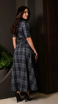 Conjunto Alfaiataria Xadrez Gaya com Saia Midi Chumbo
