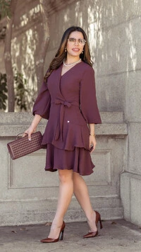 Vestido Curto Geométrico Lisbela Crepe Decote Transpassado