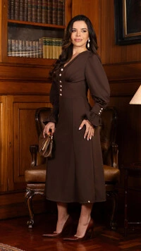 Vestido Midi Miriane em Malha Alfaiataria com Botões Marrom