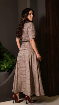 Conjunto Alfaiataria Xadrez Gaya com Saia Midi Marrom