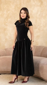 Vestido Longo Suede Zenaide Gola Alta Manga Tulipa