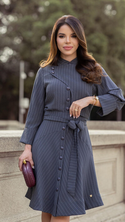 Foto Vestido Curto Viscose Joaquina Acinturado com Botões