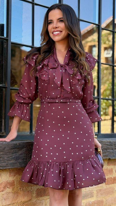 Foto Vestido Curto Estampa Corações Yarine em Crepe com Cinto